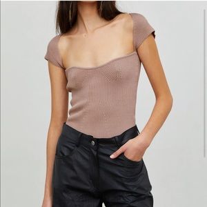 Short sleeved sweetheart neckline ribbed knit